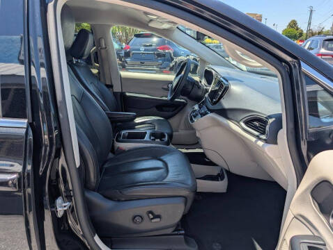 2022 Chrysler Pacifica Touring L