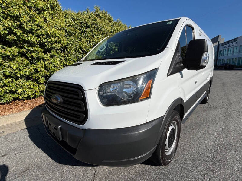 2016 Ford Transit Base's photo