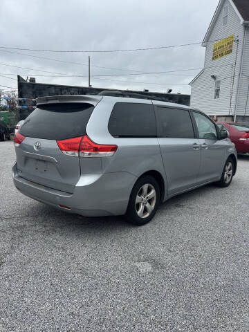 2011 Toyota Sienna LE 8-Passenger