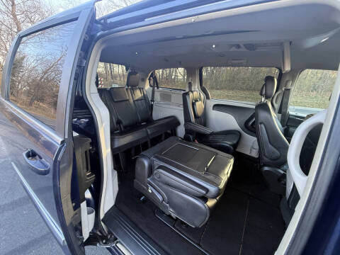 2013 Chrysler Town and Country Touring