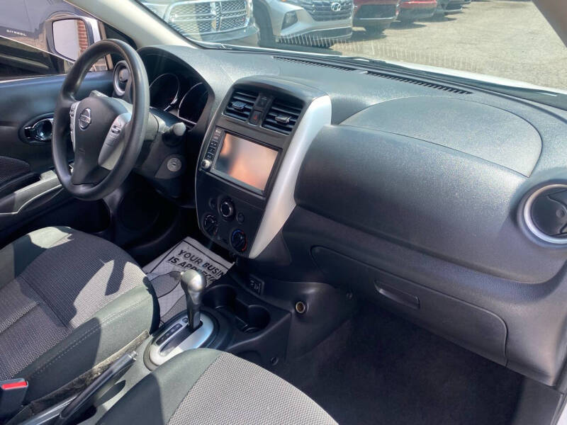 2019 Nissan Versa SV