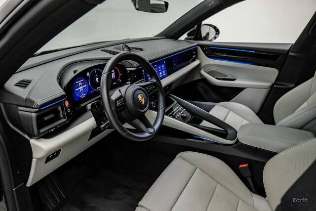 2025 Porsche Macan 4 Electric