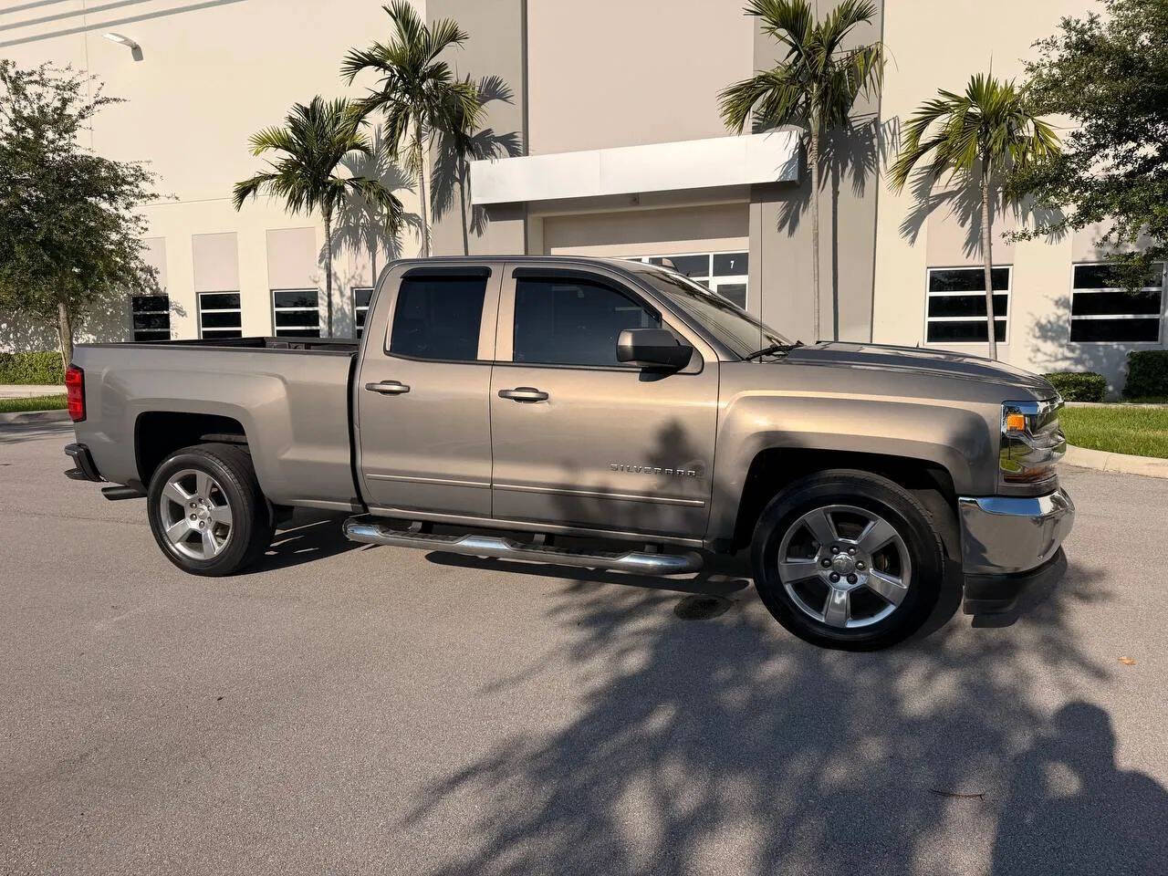 White 2017 Chevrolet Silverado 1500 LT 4x2 LT 4dr Double Cab 6.5 ft. SB 17