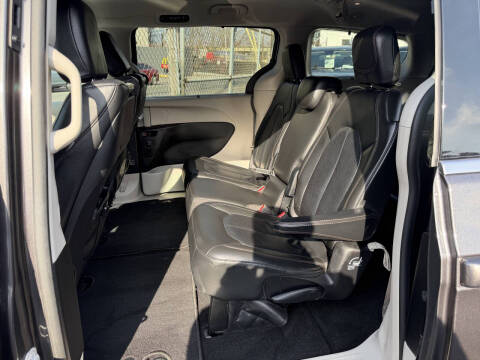 2017 Chrysler Pacifica Touring-L Plus