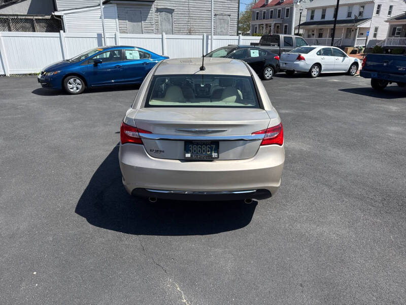 Image 5 of 2014 Chrysler 200 Limited