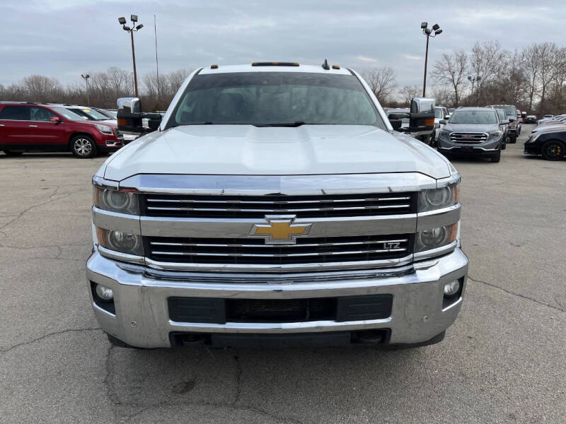 2015 Chevrolet Silverado 3500HD LTZ photo 3