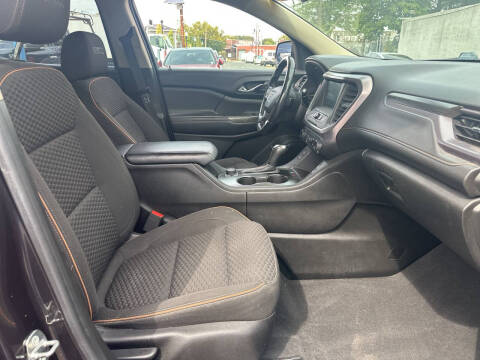 2017 GMC Acadia SLE-2