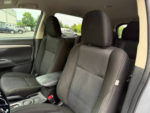 2016 Mitsubishi Outlander ES