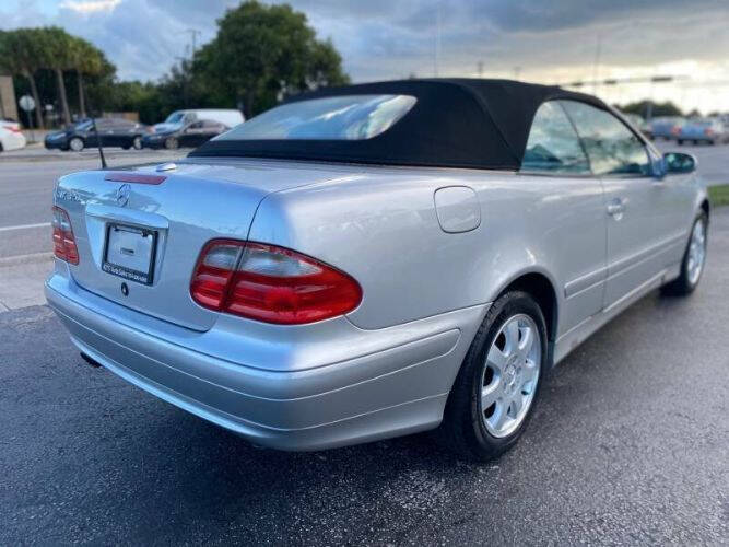 2000 Mercedes-Benz CLK320