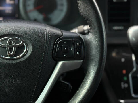 2017 Toyota Sienna SE 8-Passenger