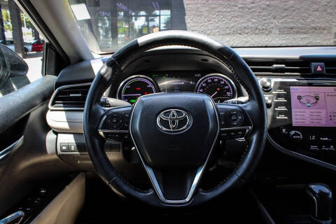 2020 Toyota Camry Hybrid XLE