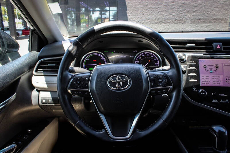 2020 Toyota Camry Hybrid XLE