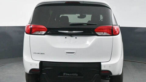 2025 Chrysler Voyager LX