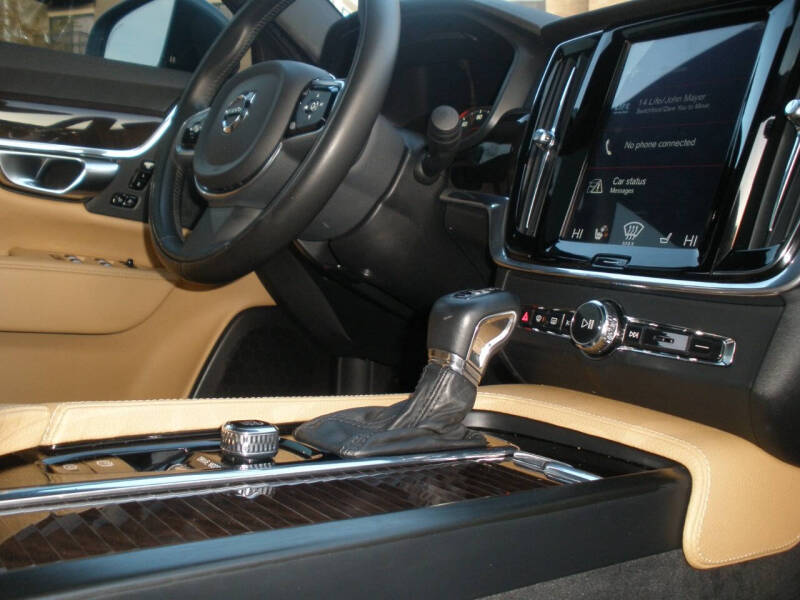 2018 Volvo S90 T5 Momentum