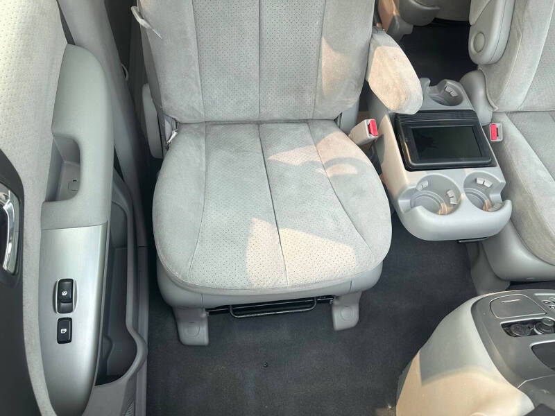 2008 Hyundai Entourage GLS