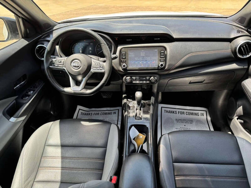 2023 Nissan Kicks SR