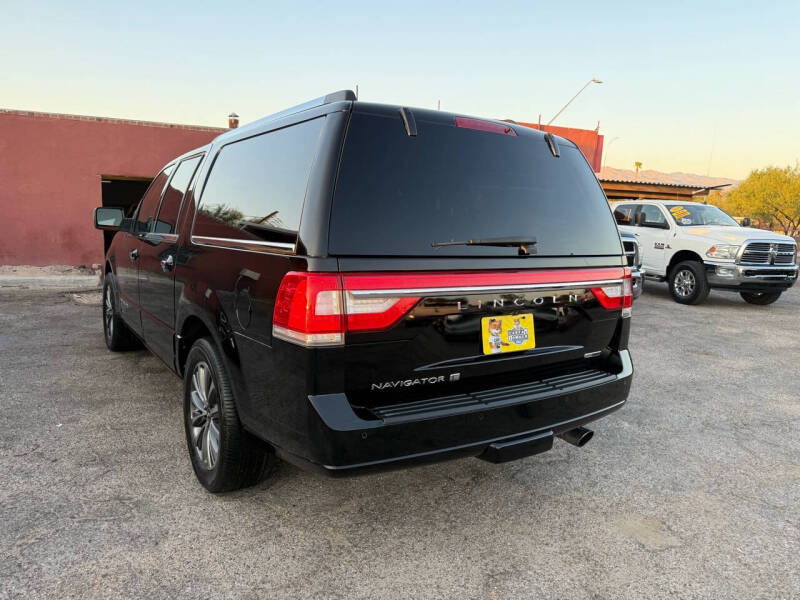 2016 Lincoln Navigator Select photo 35