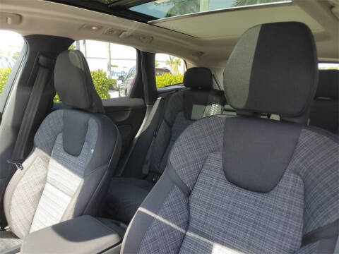 2025 Volvo XC60 B5 Core Dark Theme