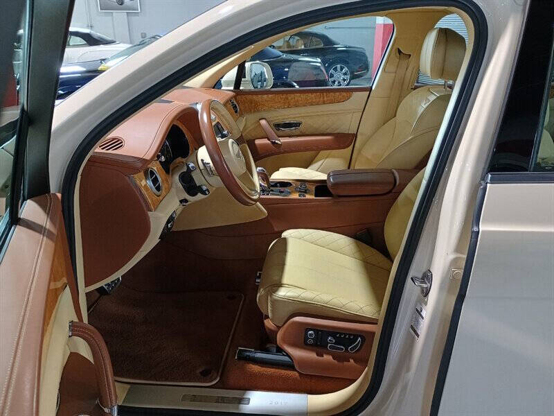 2019 Bentley Bentayga 28