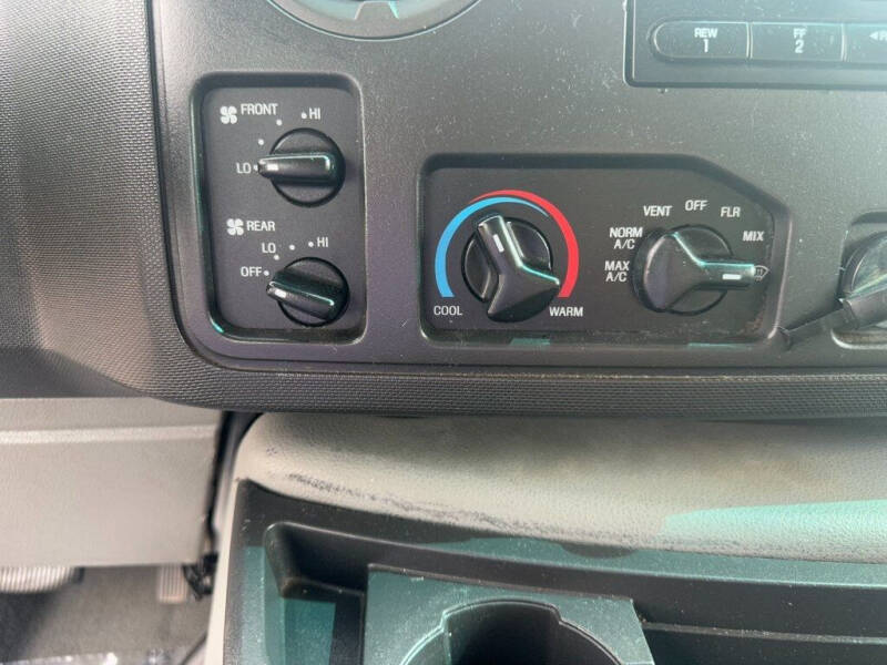 2010 Ford E-Series E-350 SD XLT