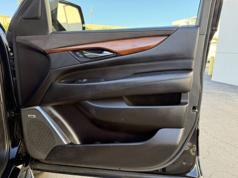 2018 Cadillac Escalade Standard