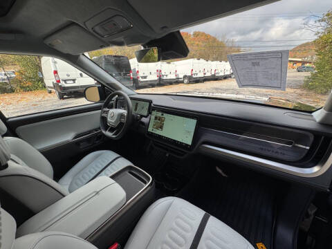 2023 Rivian R1S Adventure