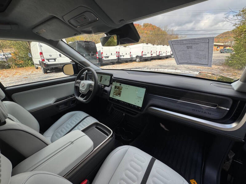 2023 Rivian R1S Adventure