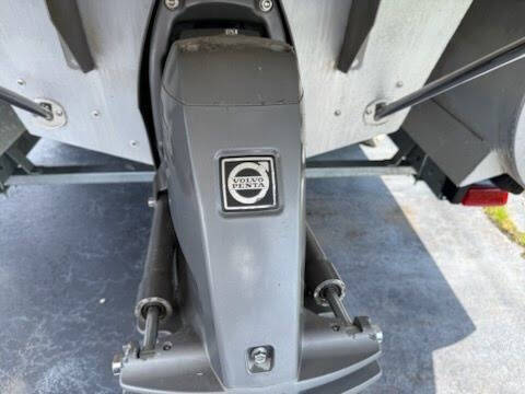 2011 Bennington 25753