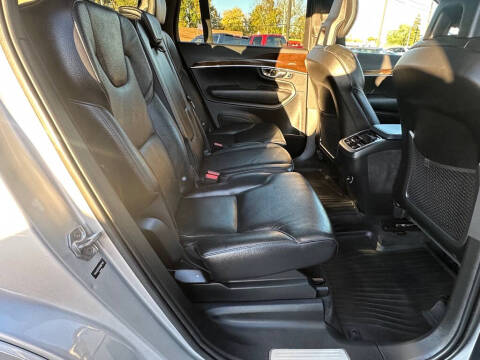 2016 Volvo XC90 T6 Momentum