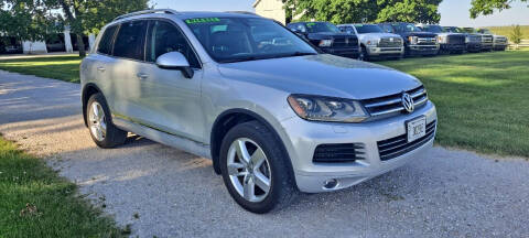 2012 Volkswagen Touareg for sale at ARK AUTO LLC in Roanoke IL