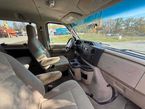 2009 Ford E-Series E-350 SD XLT