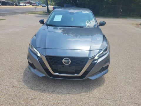 2020 Nissan Altima for sale at MENDEZ AUTO SALES in Tyler TX