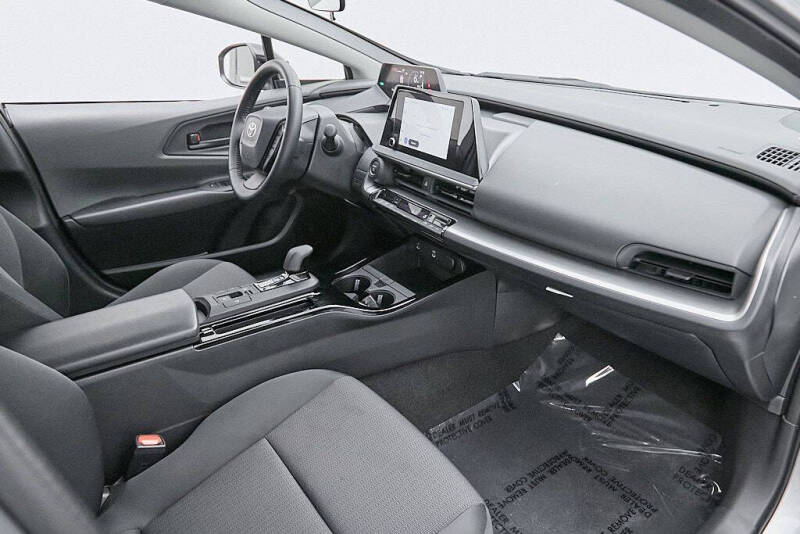 2025 Toyota Prius LE