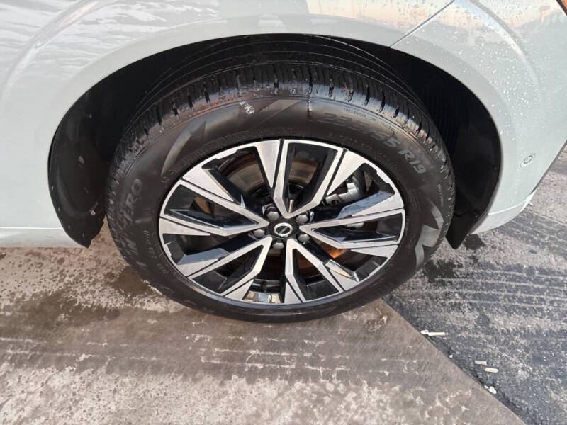 2025 Volvo XC60 B5 Plus Dark Theme