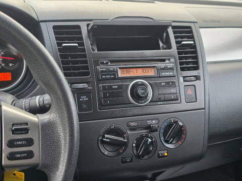 2011 Nissan Versa 1.8 S