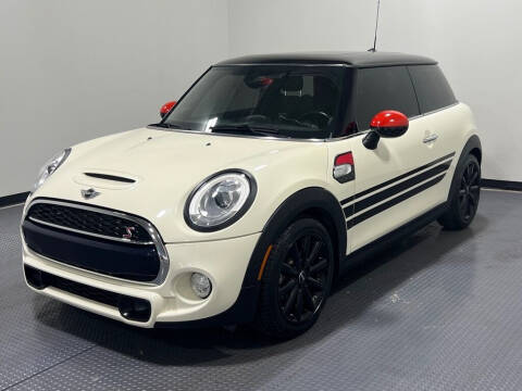 2015 MINI Hardtop 2 Door for sale at Cincinnati Automotive Group in Lebanon OH