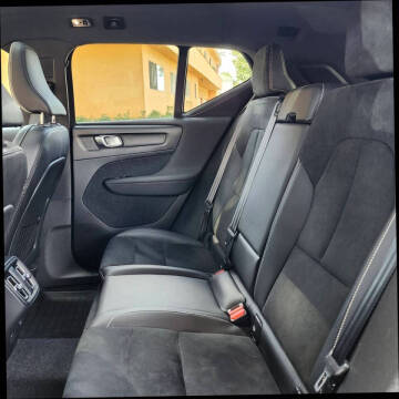 2022 Volvo XC40 T5 R-Design