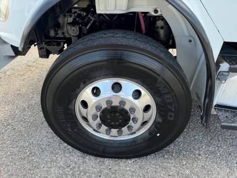 2013 Freightliner M2 106