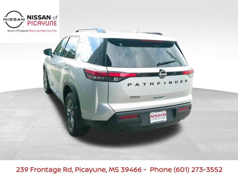 2025 Nissan Pathfinder SV