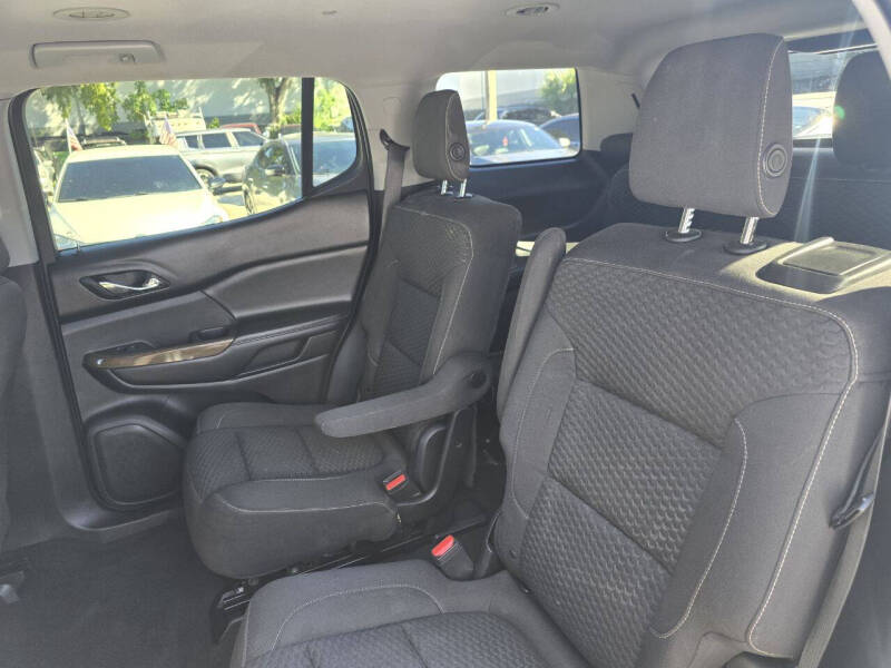 2017 GMC Acadia SLE-2