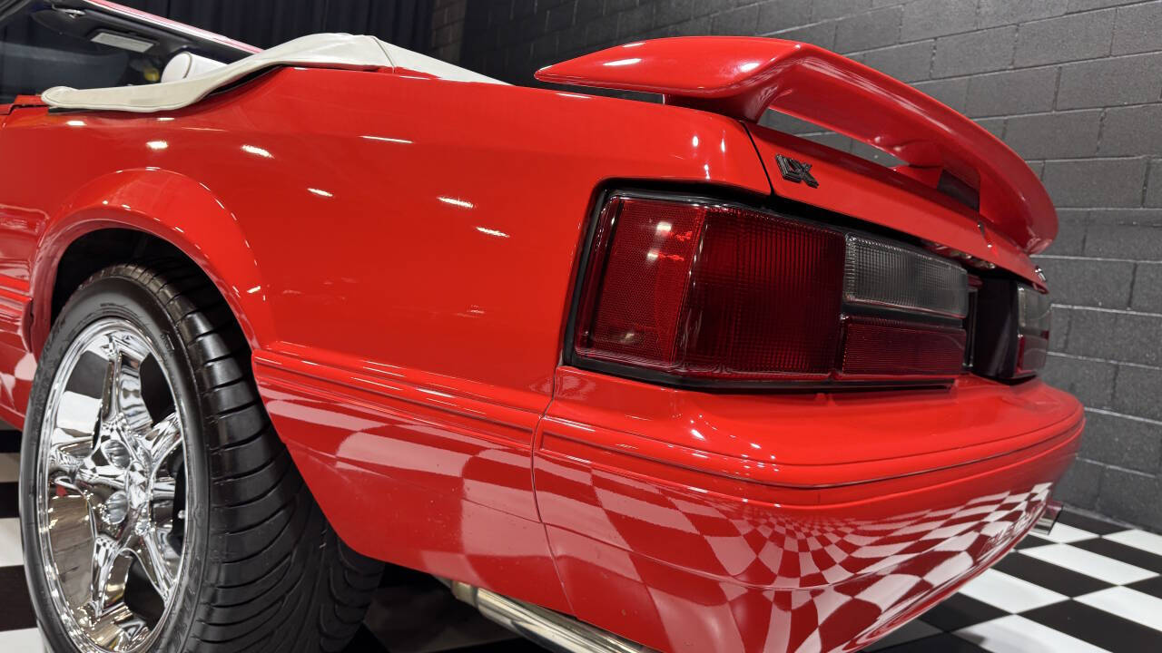 1992 Ford Mustang 18