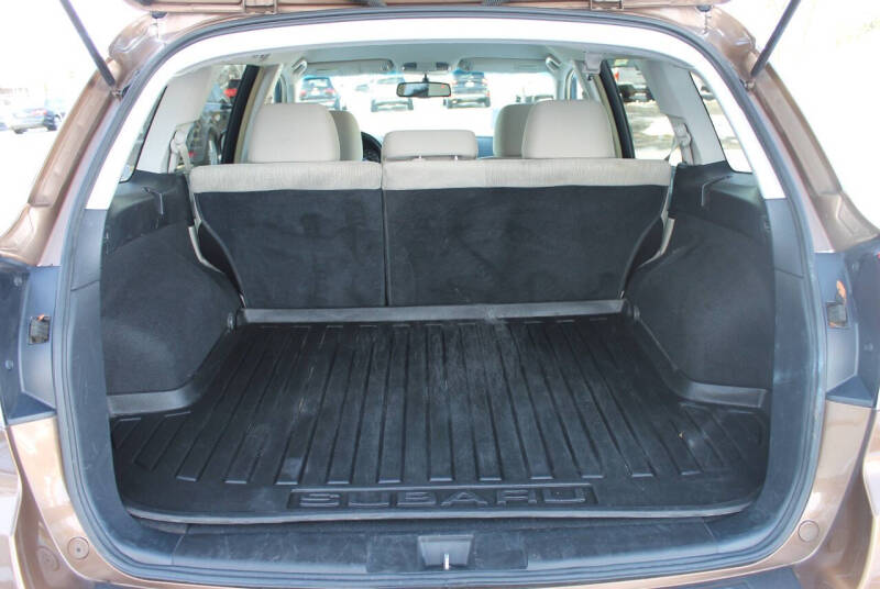 2013 Subaru Outback Premium photo 15