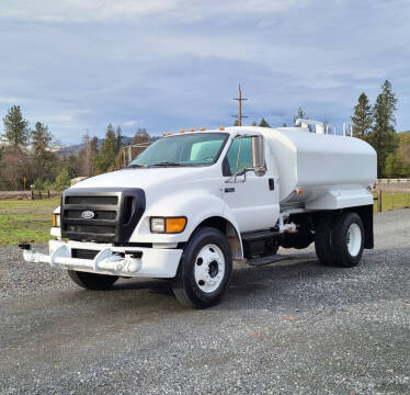 2004 Ford F-650 for sale at CPMTRUCKSALES.COM in Central Point OR