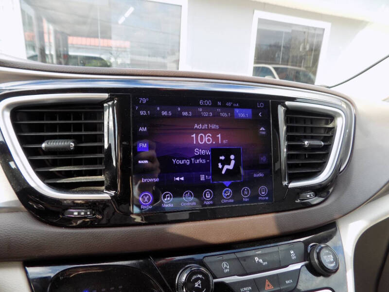 2017 Chrysler Pacifica Touring-L Plus