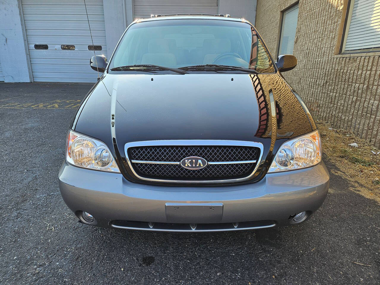 2005 Kia Sedona for sale at WESTERN SKY MOTORS in Portland, OR