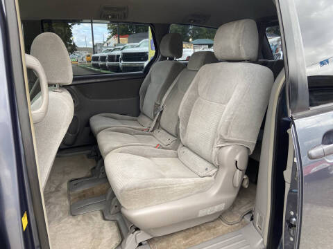 2006 Toyota Sienna CE 8 Passenger