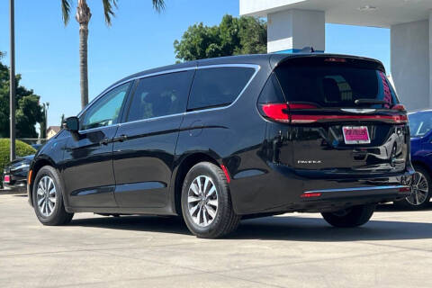 2024 Chrysler Pacifica Plug-In Hybrid Select