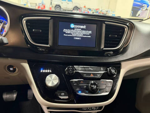 2021 Chrysler Voyager L