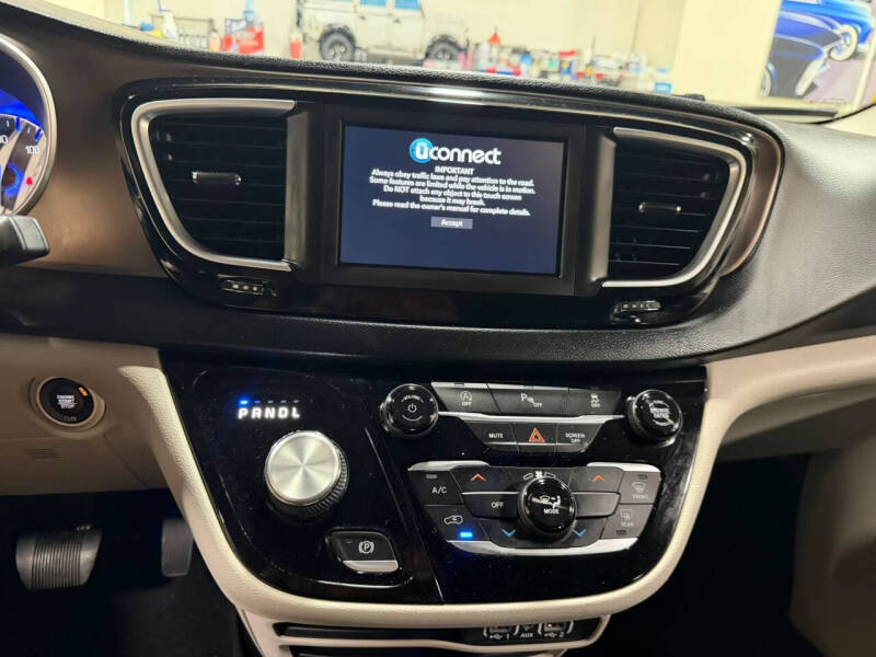2021 Chrysler Voyager L