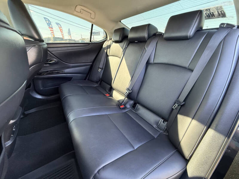 2024 Lexus ES 300h F SPORT Design